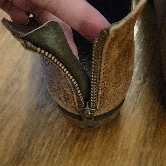 Born "Kerri" Distressed Suede Women's Bootie Brown Leather Shoes Size 7.5 - Picture 6 of 17